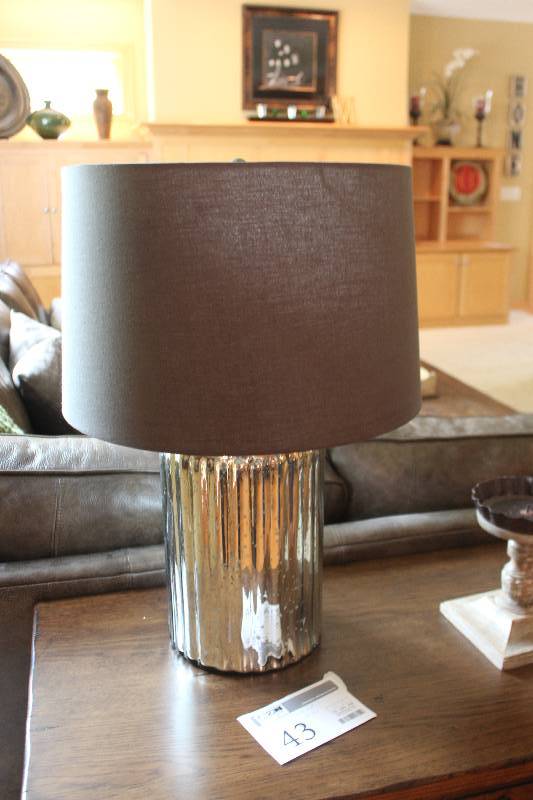 lot 43 image: Lot of (2) Table Lamps