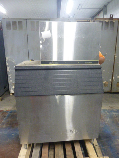 lot 4 image: Manitowoc Series 600 Ice Maker