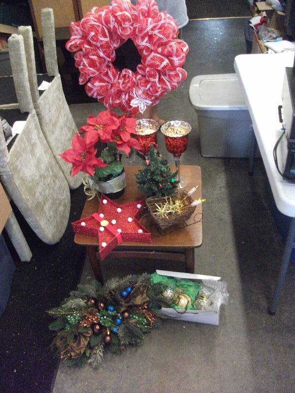 lot 8 image: Side Table & Assorted Holiday Decor 42x15x24