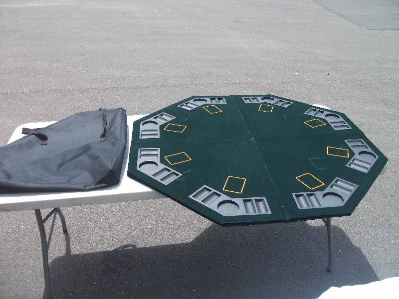 lot 21 image: Table Top Poker Table With Case