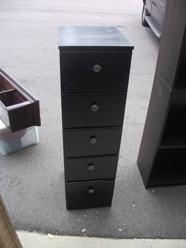 lot 34 image: 5-Drawer Skinny Dresser