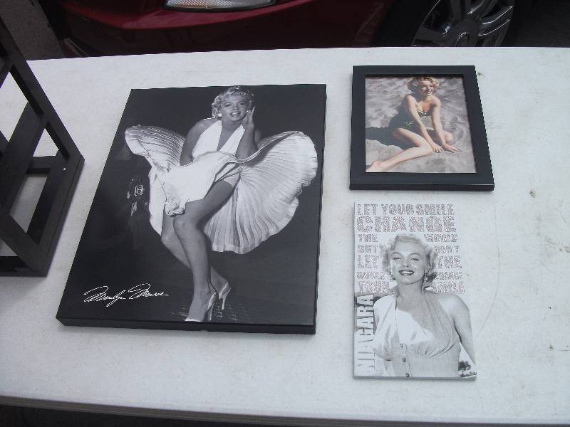 lot 36 image: 3-Marilyn Monroe Pictures