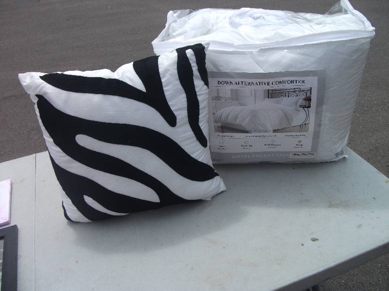 lot 38 image: King Size Down Alternative Comforter & Throw Pillow