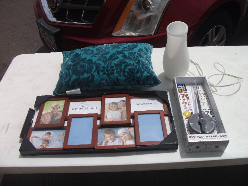 lot 39 image: Picture Collage, Wall Clock, Throw Pillow, Lamp