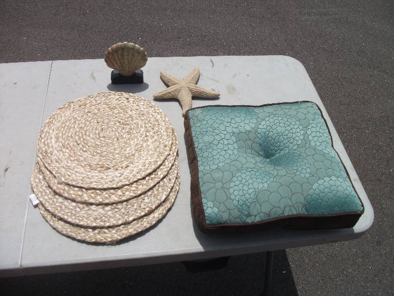 lot 43 image: 4-Placemats, Chair Pad, Beach Decor