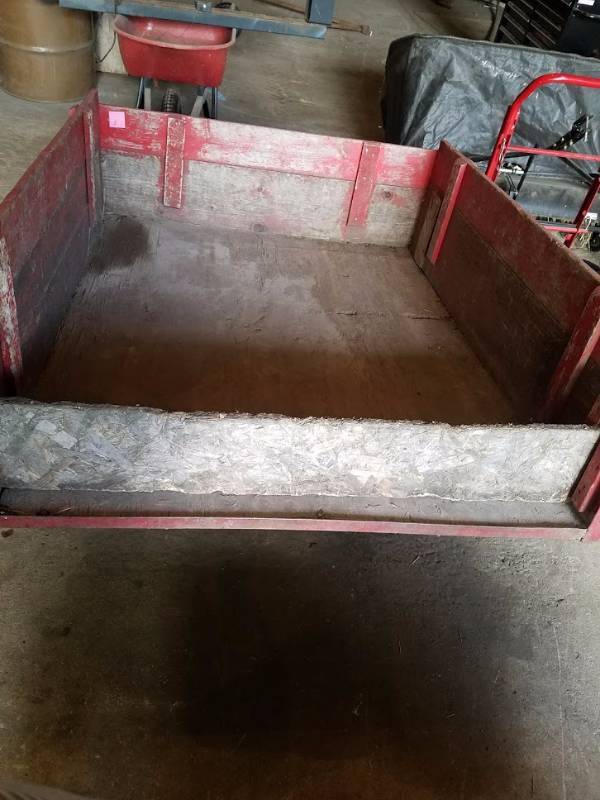 lot 109 image: Utility Farm Trailer