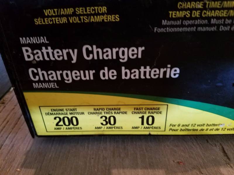 lot 104 image: John Deere Battery Charger 200 Amp