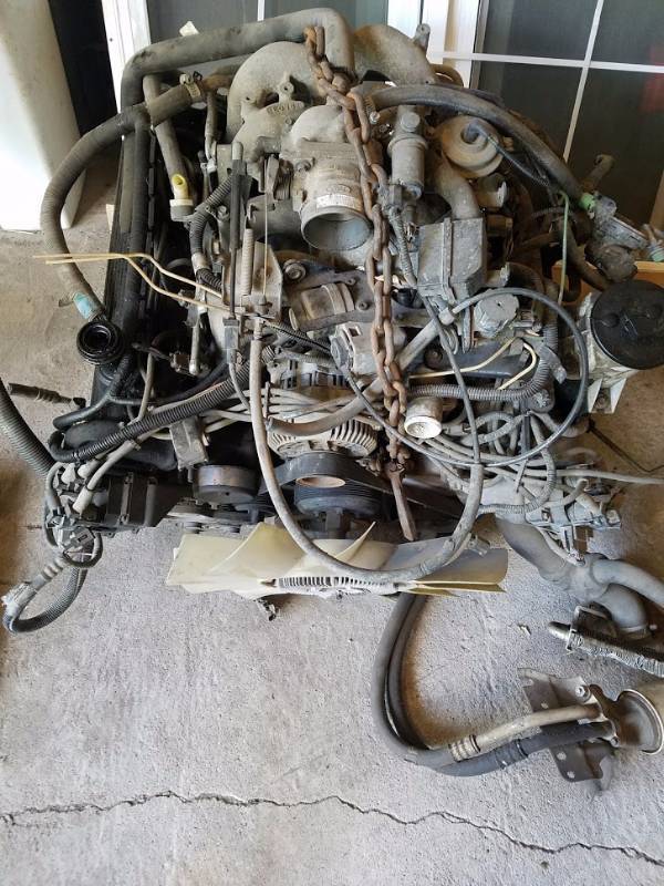 lot 103 image: 4.8 Ford Engine fro a 1998 Ford F-150