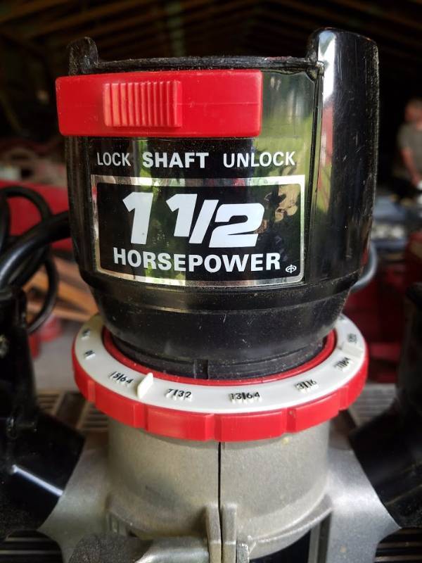 lot 48 image: Router With Accessories