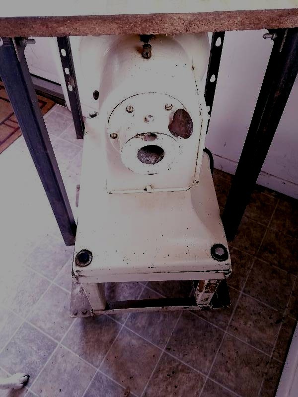lot 57 image: Heavy Duty Meat Grinder With Attachments