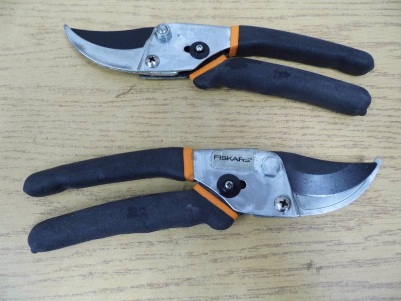 2 Pair of Fiskars Cutters