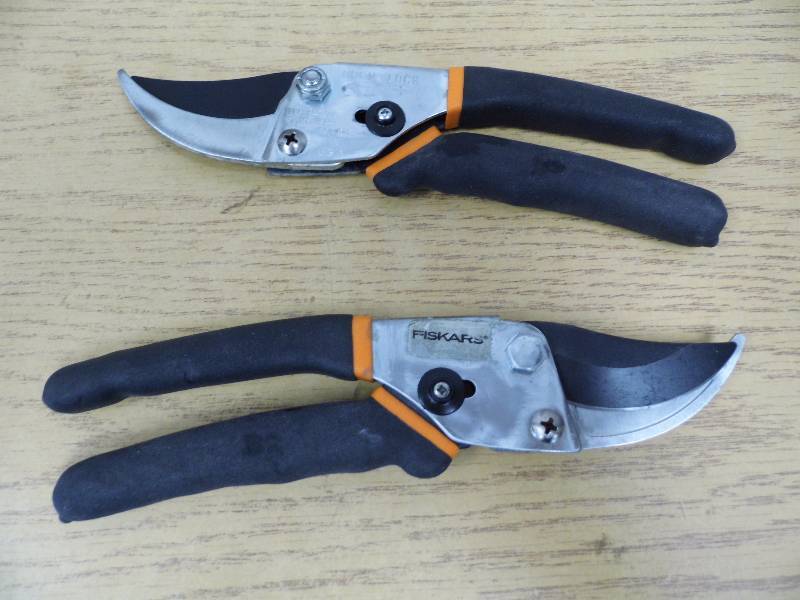2 Pair of Fiskars Cutters