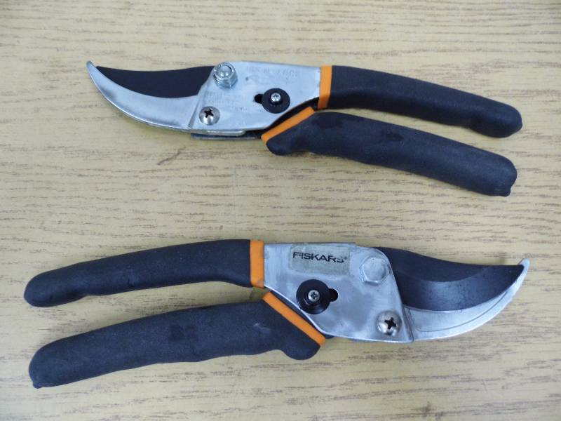 2 Pair of Fiskars Cutters