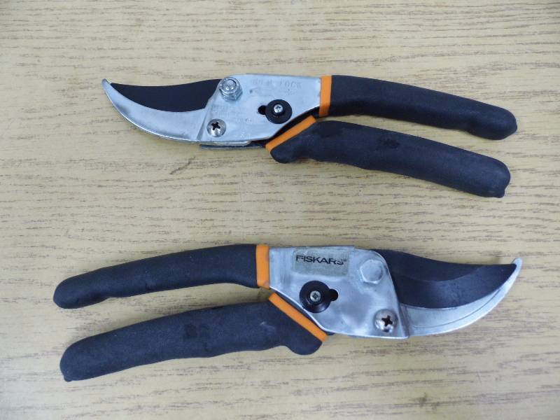 2 Pair of Fiskars Cutters