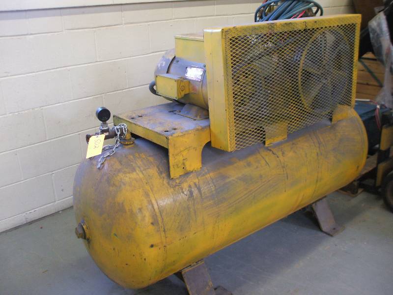INDUSTRIAL AIR COMPRESSOR