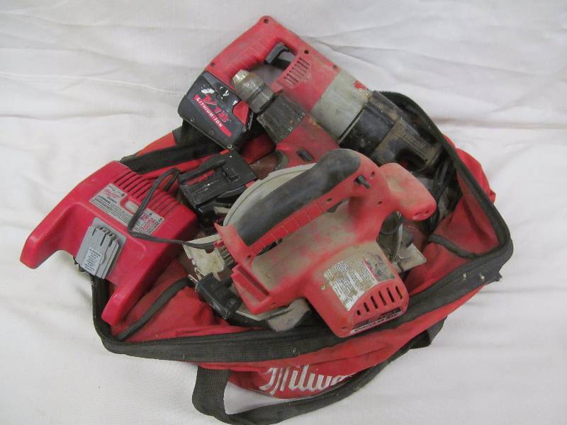 lot 8 image: Milwaukee tool set