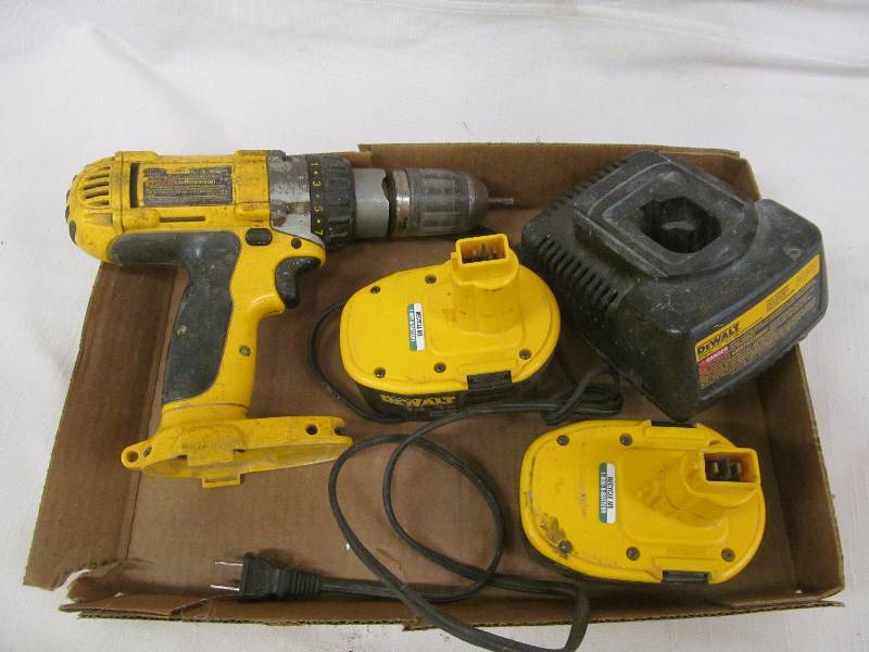 lot 14 image: Dewalt drill