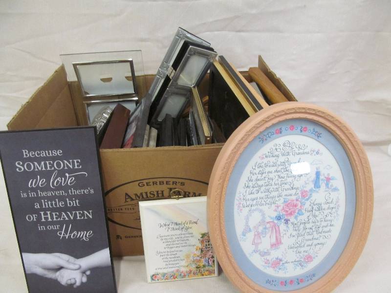 lot 19 image: picture frames