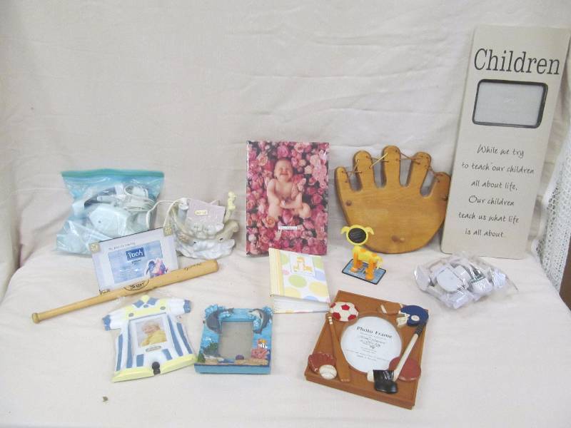 lot 20 image: childrens dcor