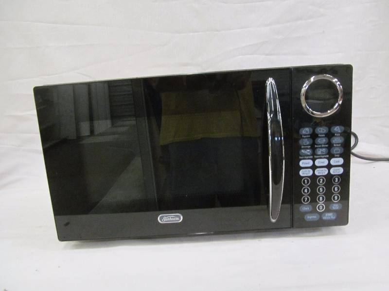 lot 23 image: Sunbeam microwave