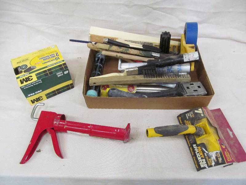 lot 28 image: painting supplies