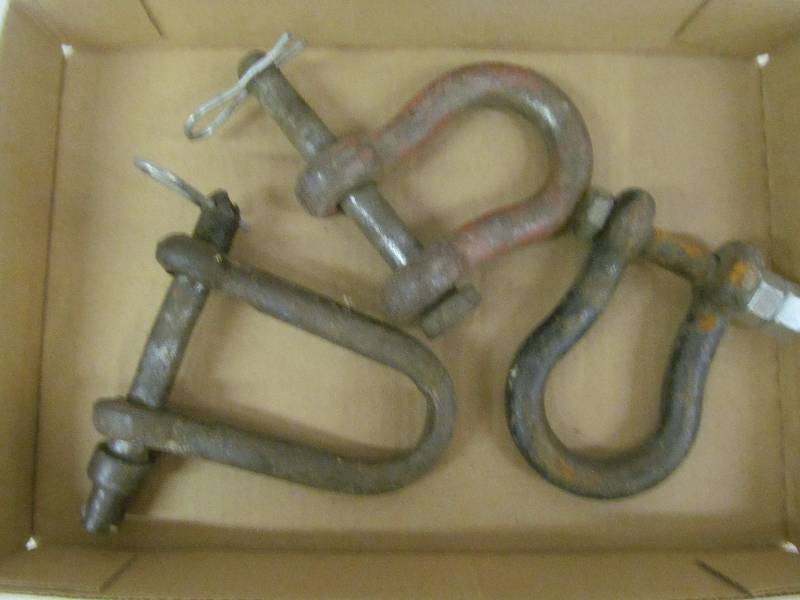 lot 32 image: clevises