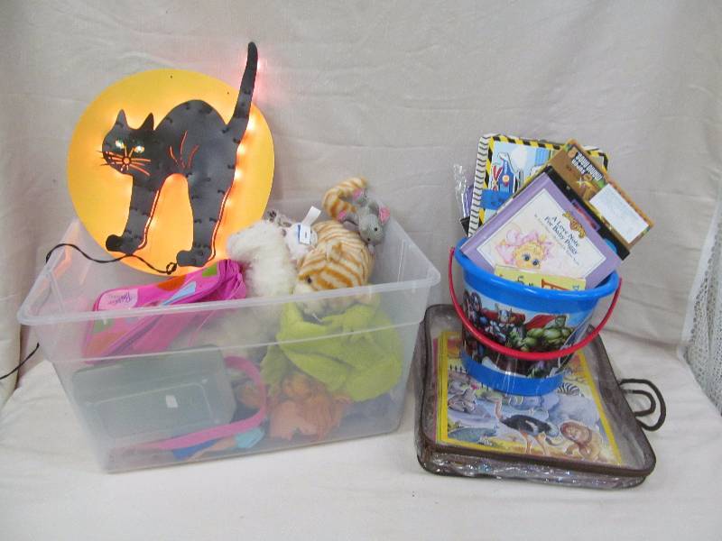 lot 45 image: childrens toys