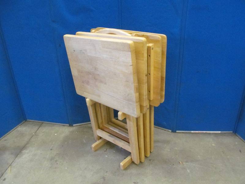 lot 60 image: TV trays and stand