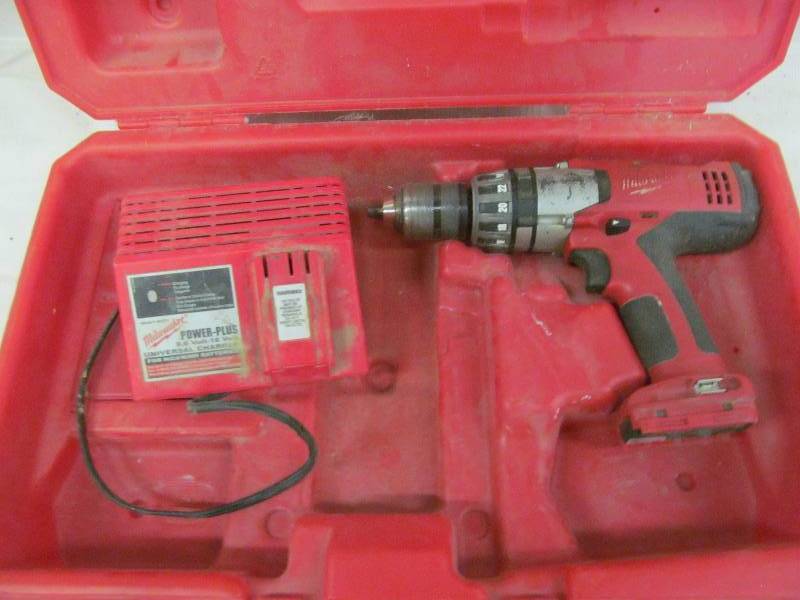 lot 63 image: Milwaukee cordless drill