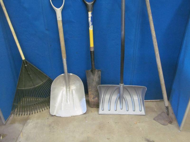 lot 67 image: shovels