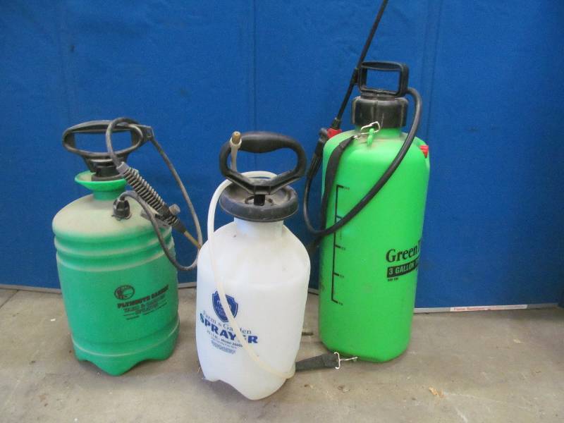 lot 74 image: sprayers