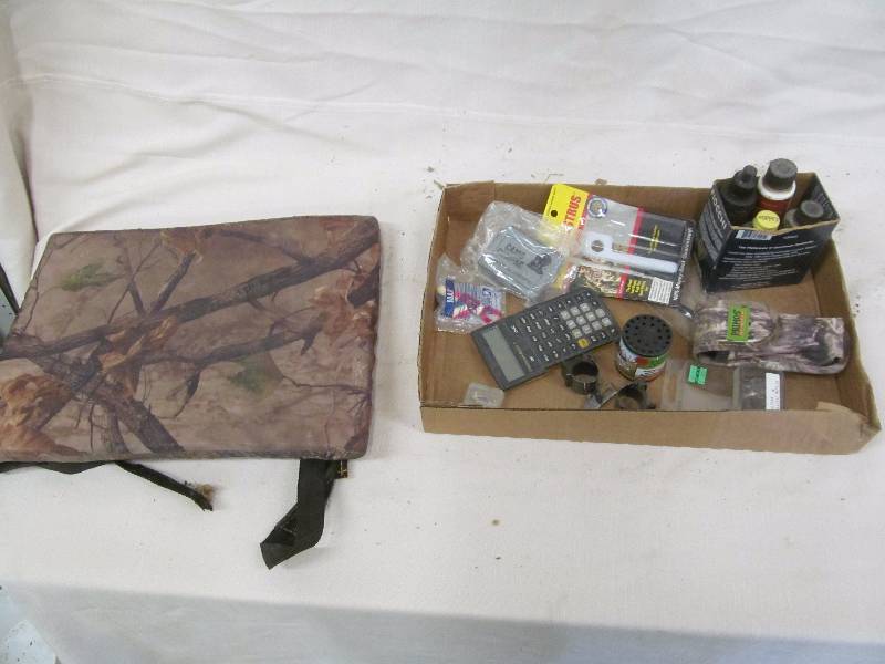 lot 86 image: hunting stuff