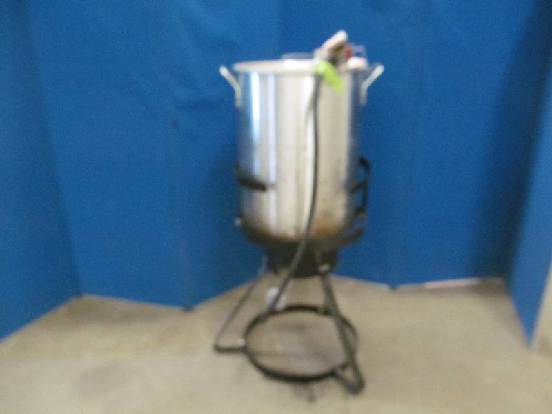 lot 91 image: deep fryer
