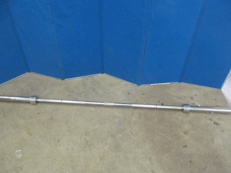 lot 107 image: weight lifting bar
