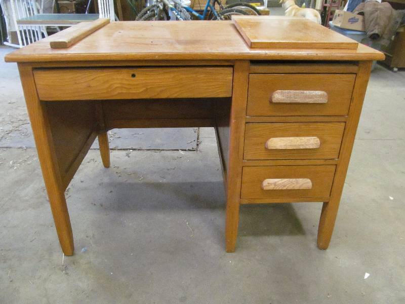 lot 114 image: desk