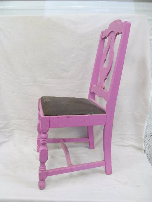 lot 115 image: chair