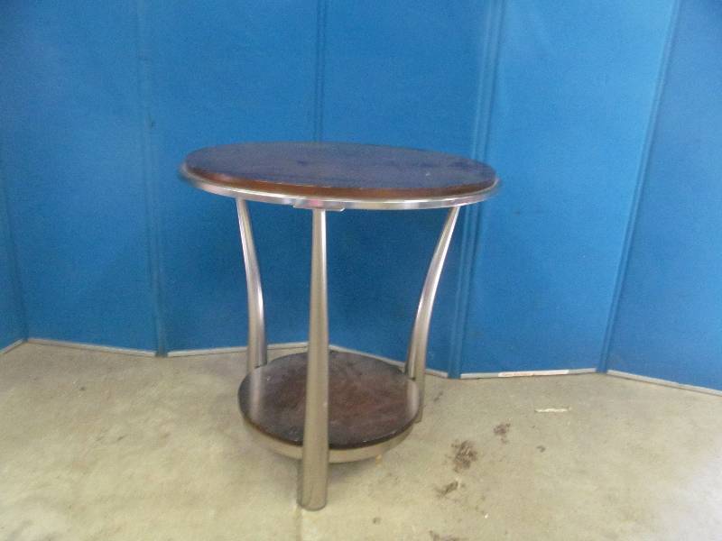 lot 125 image: table