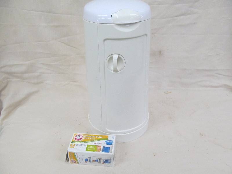 lot 128 image: diaper pail