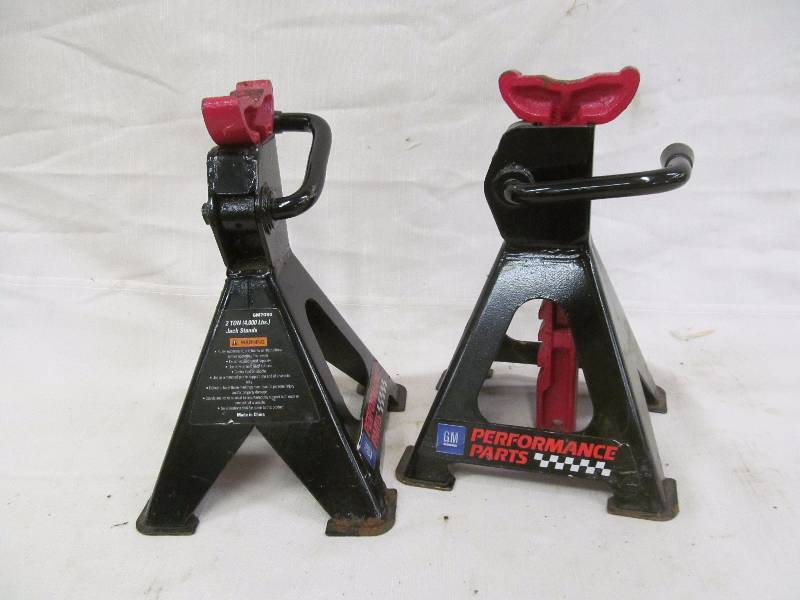 lot 129 image: jack stands