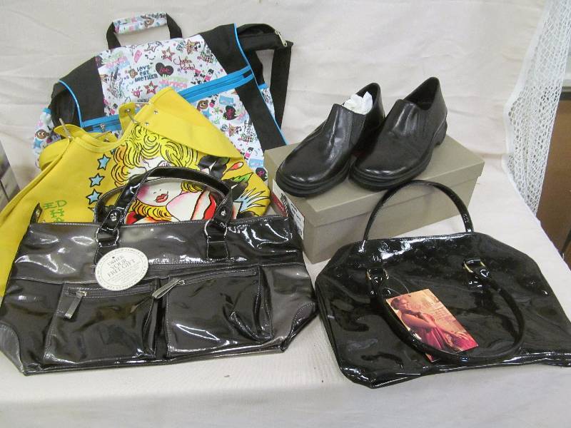 lot 148 image: shoes