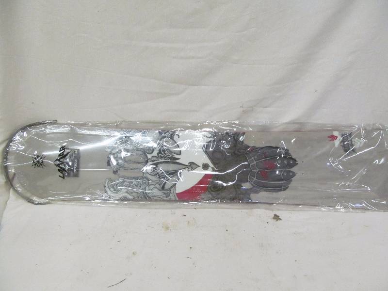 lot 171 image: snow board