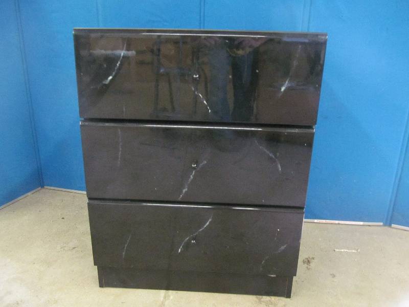 lot 182 image: dresser