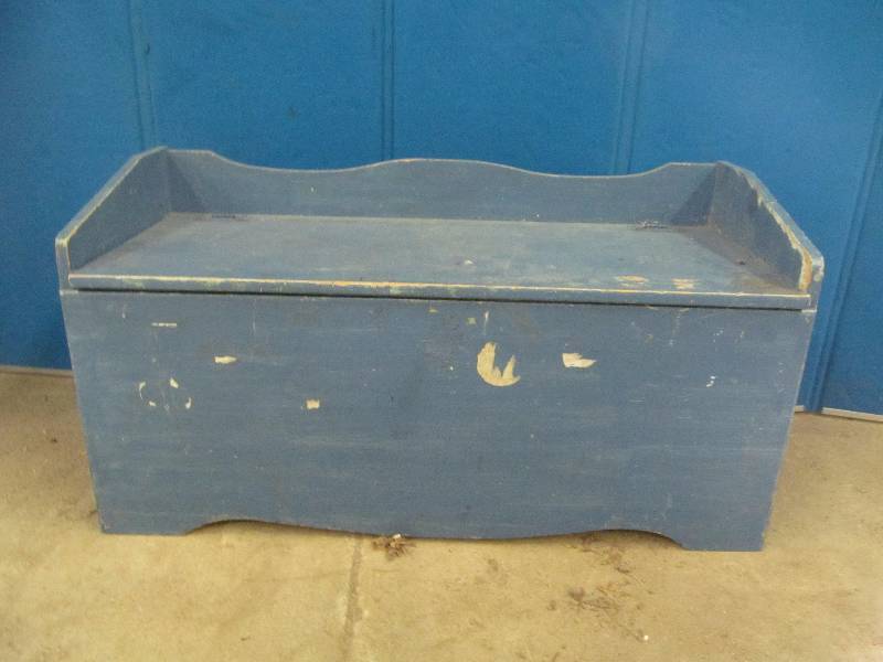 lot 183 image: toy box