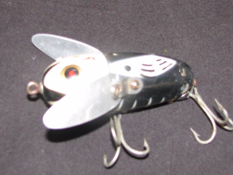 lot 8 image: Heddon Crazy Crawler