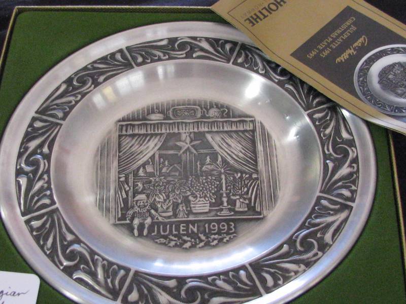 lot 26 image: Pewter Plate by Astri Holthe Arendal, Norway 1993