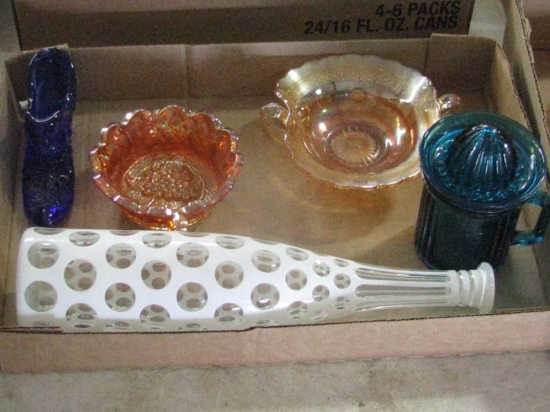 lot 33 image: Vintage Glassware