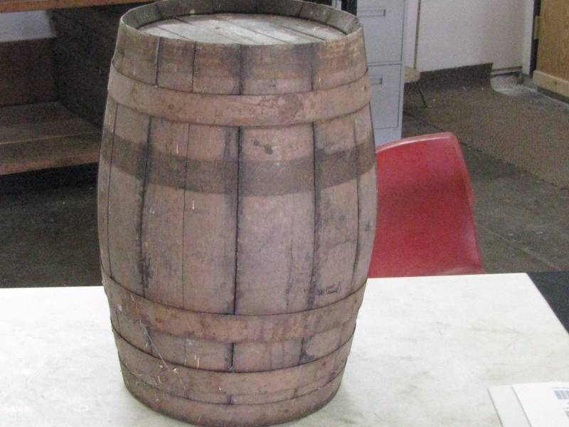 lot 48 image: Vintage Wood Whiskey Keg