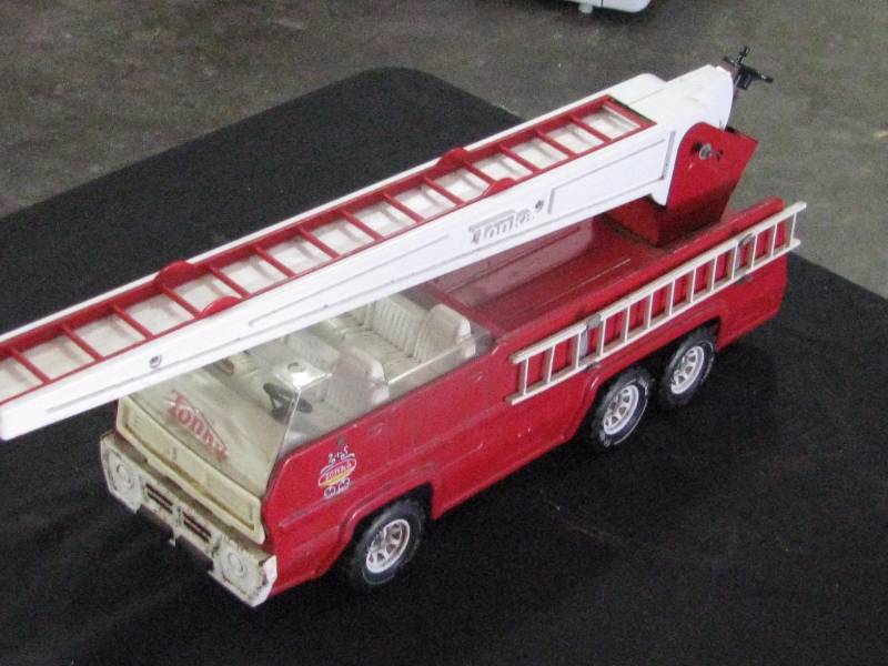 lot 56 image: Tonka Fire Truck