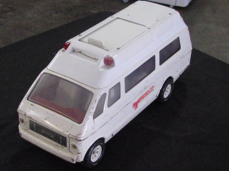 lot 57 image: Tonka Rescue Truck