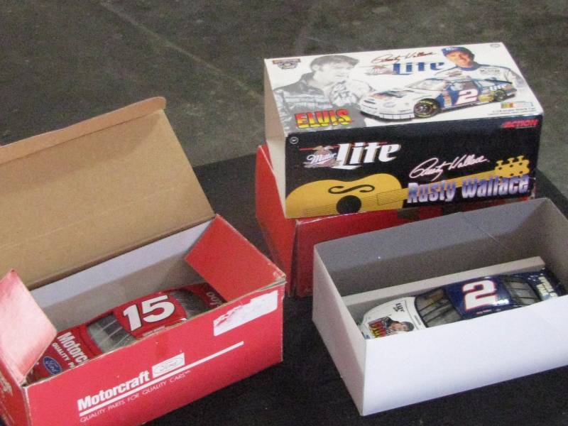 lot 65 image: 124 Scale Die Cast Race Cars
